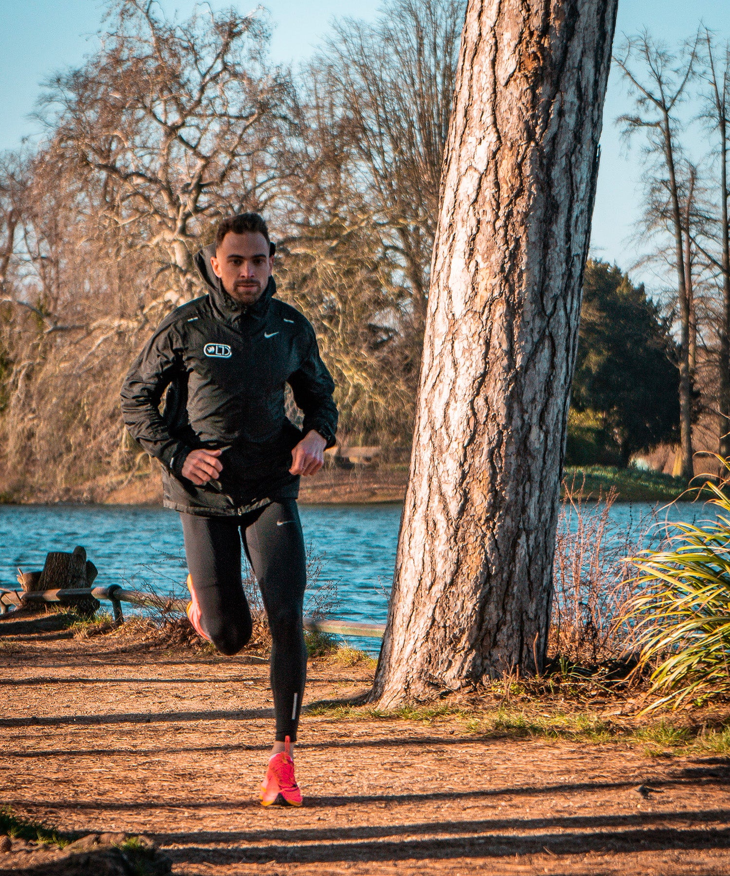 Chaussures de course Hoka One One Rocket X2 exposées dans un magasin de running à Paris, Quatorze Running Shop Wagram