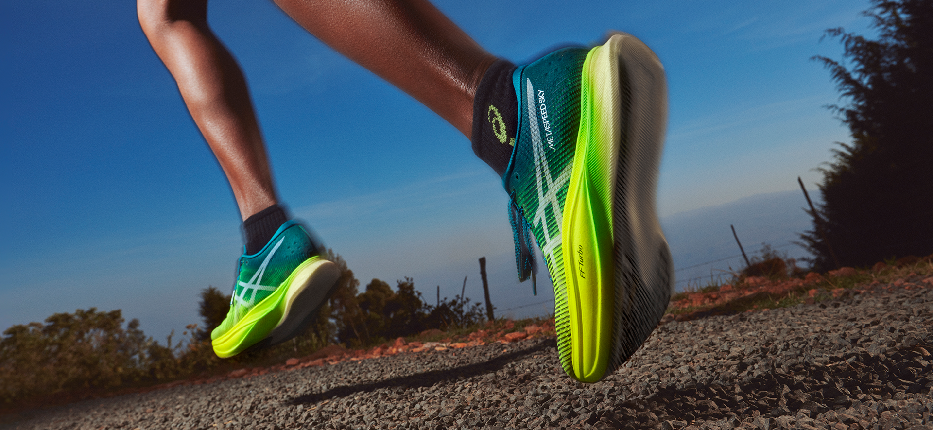 Chaussures de course METASPEED SKY 3 avec design aérodynamique et couleur séduisante